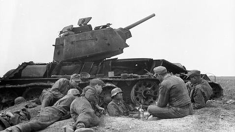 Tanque medio T-34 destruído