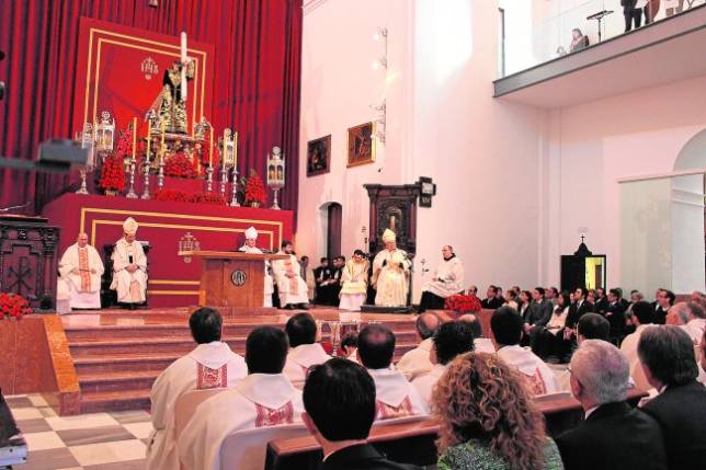 Tres obispos consagran el templo reconstruido de San Pedro Mártir