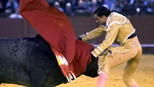 Paco Ureña se llevó un arreón del sexto