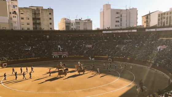 Tras el paseíllo se guardó un minuto de silencio por el niño Gabriel