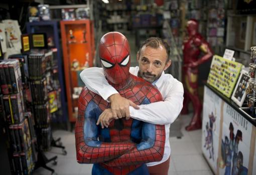 Alberto Simón, propietario de la tienda Elektra