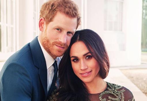 El Príncipe Harry junto a su prometida Meghan Markle