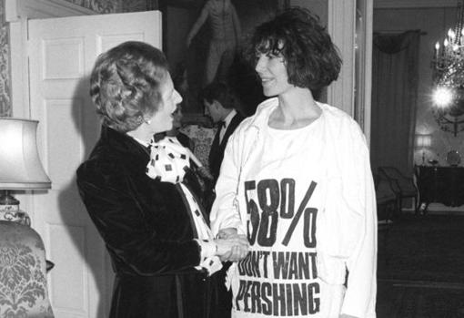 Margaret Thatcher y Katharine Hamnett