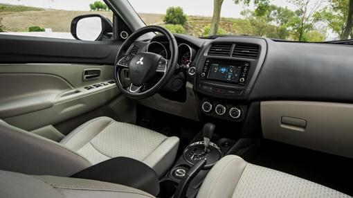 Interior del ASX con cambio automático