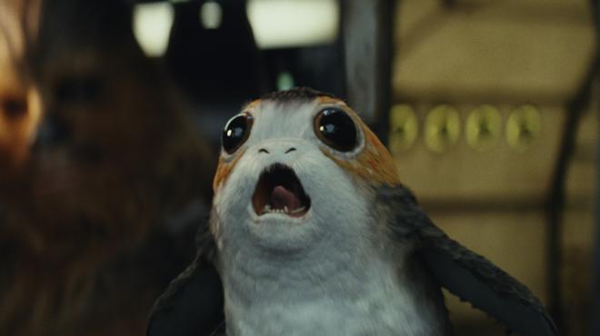 Un asustadizo Porg, regalo estrella para los frikis de Star Wars estas Navidades