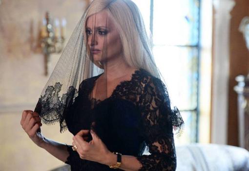 Penélope Cruz en la piel de Donatella Versace