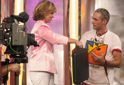Ismael Beiro recoge su premio tras ganar Gran Hermano 1