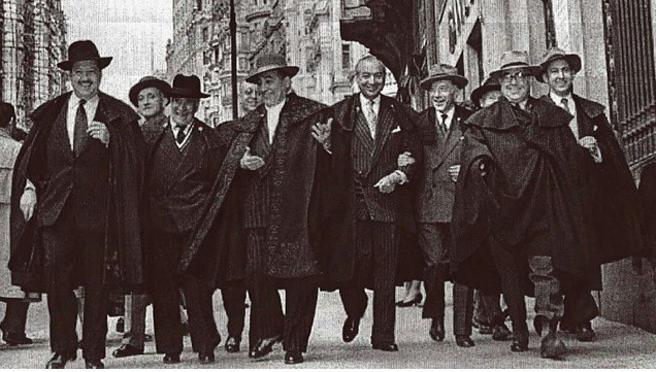 La capa siempre fue un símbolo de elegancia y poder