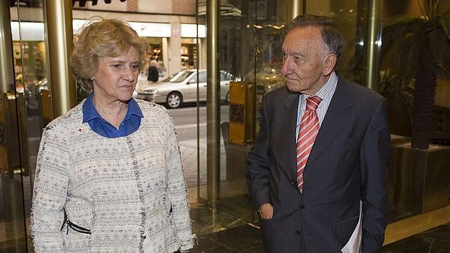 Becerril: La sociedad «no conoce bien» la figura del Defensor del Pueblo