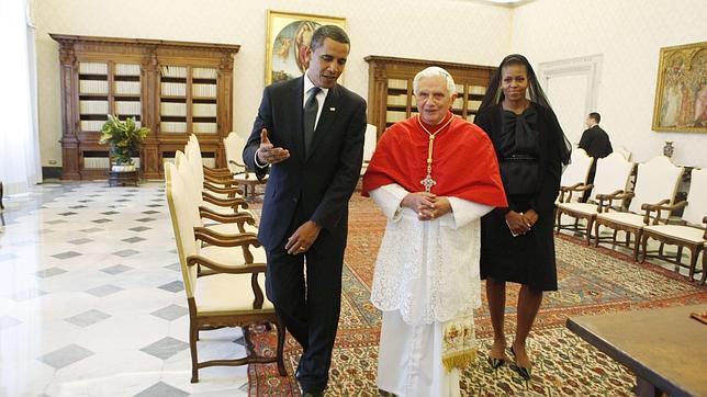 Fotografía de archivo de la reunión de Benedicto XVI y Obama
