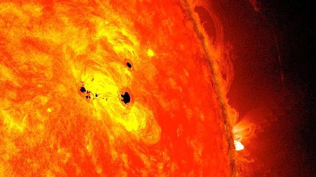 Aparece una mancha solar capaz de tragarse seis Tierras