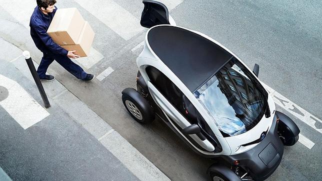 El Twizy Cargo cuenta con un portón trasero que abre 90º.