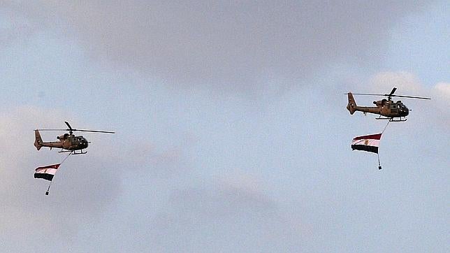 El Ejército ocupa la televisión estatal y se despliega por distintos puntos de El Cairo