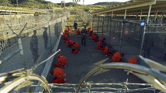 EE.UU. libera a cinco talibanes de Guantánamo antes de las negociaciones de paz