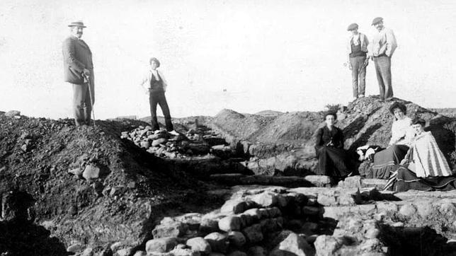 Excavación de las ruinas de Numancia en 1905