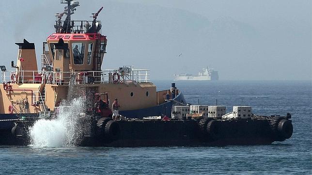Los ecologistas creen que el objetivo del lanzamiento de hormigón en Gibraltar «no es casual»