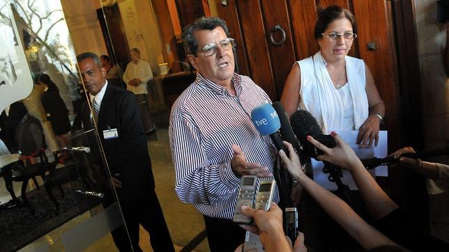 La familia de Payá denuncia a dos cargos del régimen por la muerte del disidente