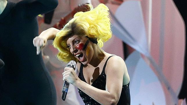 Lady Gaga, sobre Donatella Versace: «Quizá sea una bruja, pero es brillante»