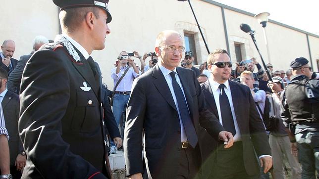 Letta, jefe del Gobierno italiano, también ha recibido abucheos y gritos por parte de los ciudadanos de la isla