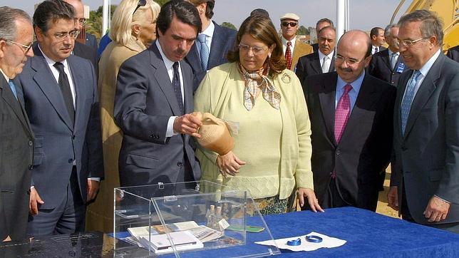 Aznar colocó la primera piedra del trasvase del Ebro en febrero de 2004. Zapatero derogó el proyecto cuatro meses después