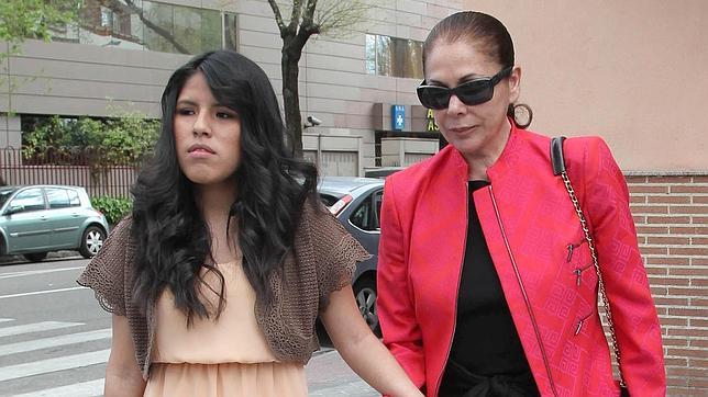 Isabel Pantoja: «Comunico con orgullo que mi hija está embarazada»