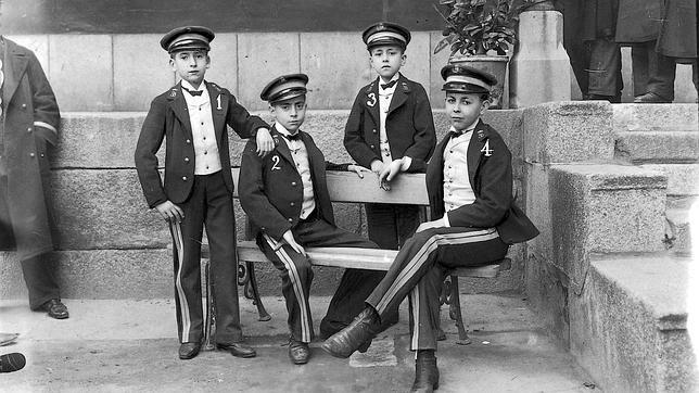 Los niños de San Ildefonso que cantaron la Lotería de Navidad en 1906