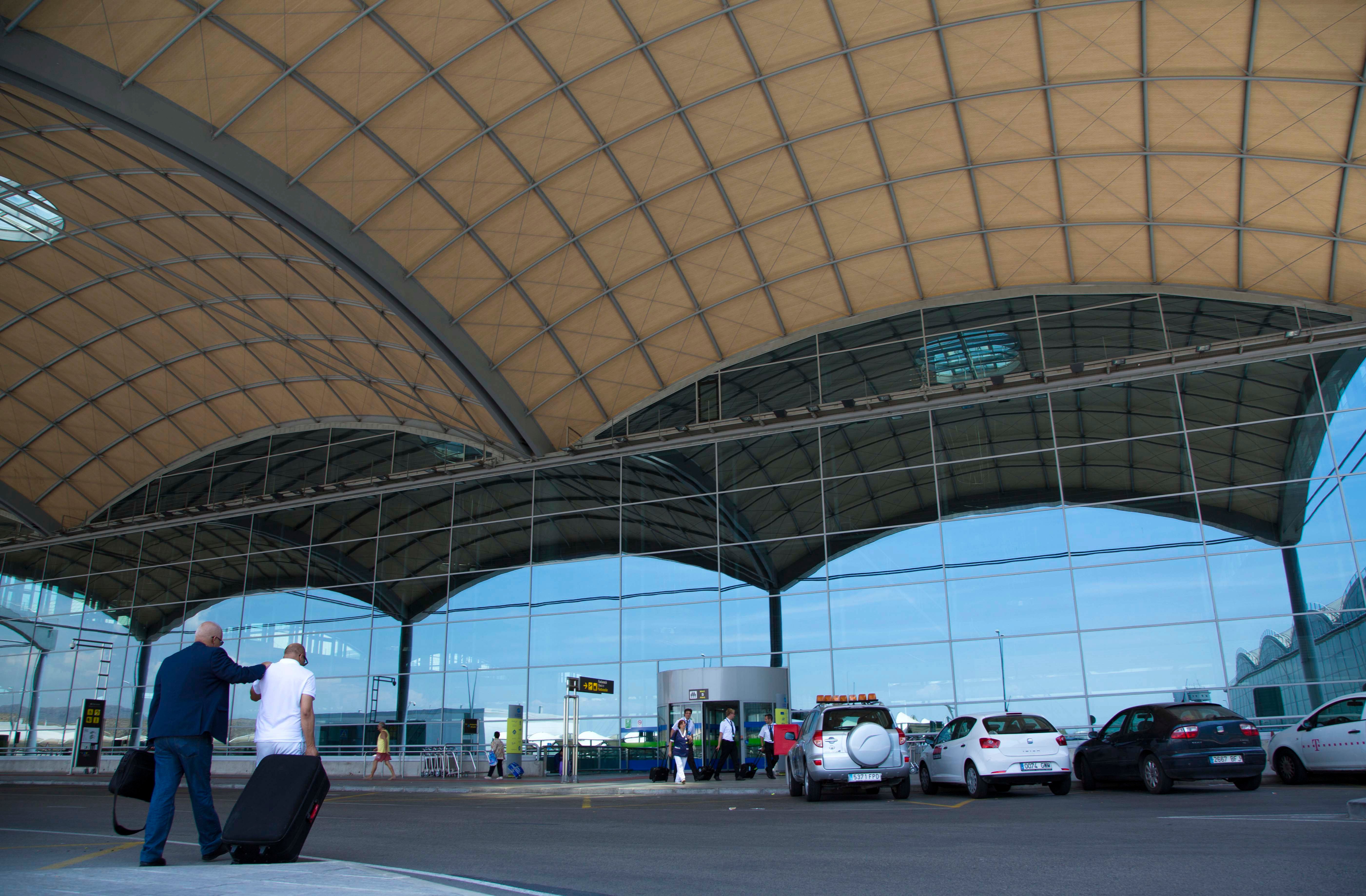 El 85% del tráfico en el Aeropuerto de Alicante-Elche es «low cost»