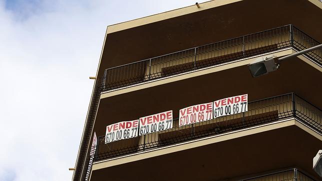 El precio de la vivienda de segunda mano caerá un 8% más en 2014, según pisos.com