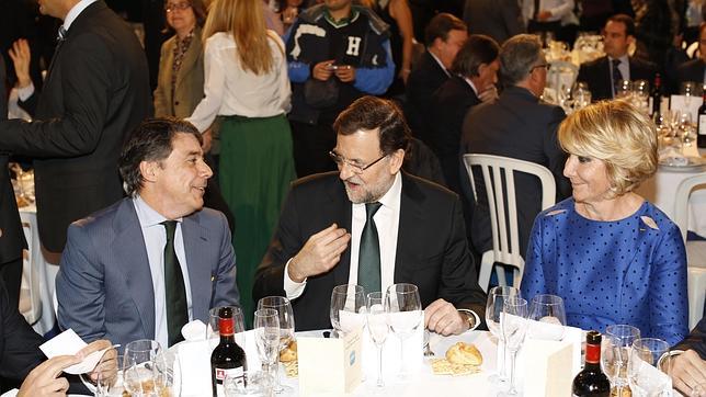 En la cena de Navidad del PP de Madrid todos dicen «I love you»