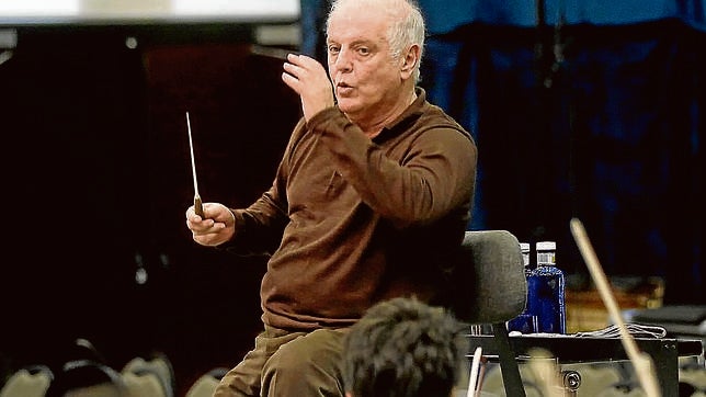 Daniel Barenboim, durante el ensayo con el «Diván» en Sevilla esta semana