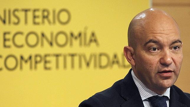 El déficit comercial se reduce a la mitad en 2013 tras otro récord de exportaciones