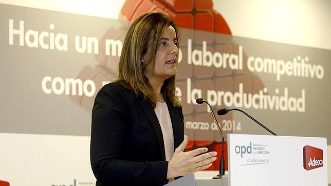 Báñez insta a patronal y sindicatos a firmar un nuevo acuerdo de moderación salarial