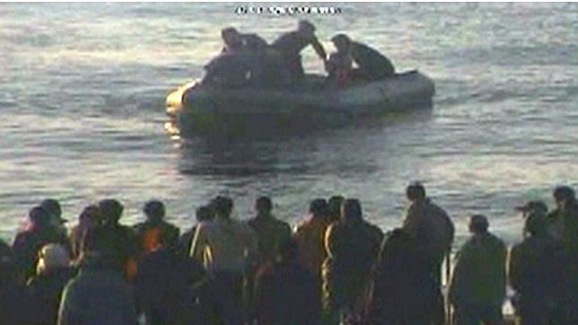 «Hay agentes que se tiraron al mar para sacar a inmigrantes»