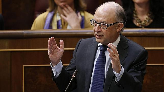 Montoro insiste en que el Gobierno legislará con independencia sobre la reforma fiscal