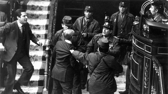 23-F: Adolfo Suárez, a pecho descubierto contra Tejero