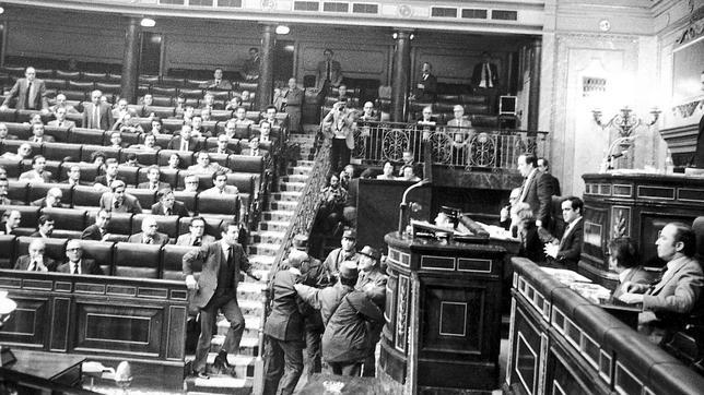 Suárez se enfrenta a los golpistas el 23-F