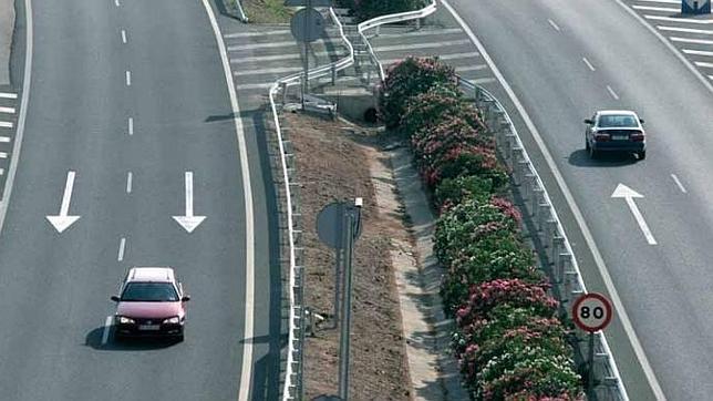 Los peligros de usar el carril de la izquierda para circular en autopista