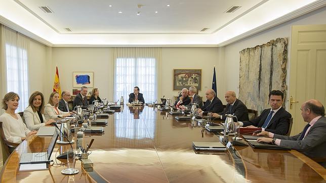 El Gobierno envía al Congreso la ley, con artículo único, sobre la abdicación del Rey