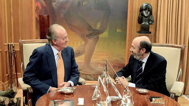 El Rey se apoyó en el pacto PP-PSOE y en la lealtad de Rubalcaba para su abdicación