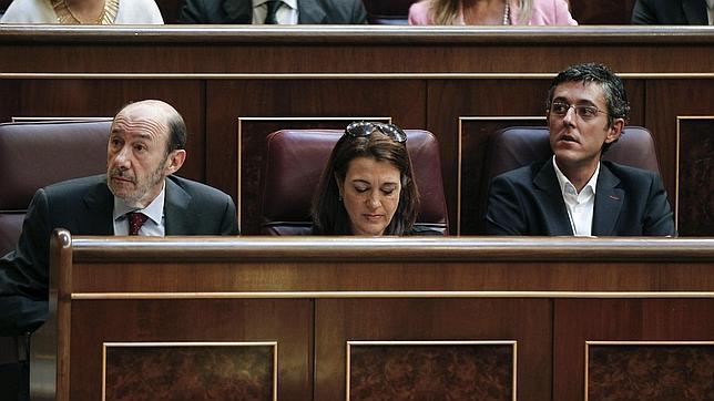 Rubalcaba reafirma la «fidelidad» del PSOE a la Constitución y pide un «nuevo tiempo»