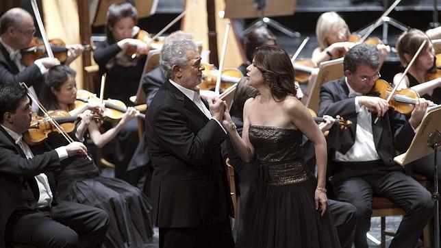 Ana María Martínez y Plácido Domingo, durante el concierto en el Teatro Real