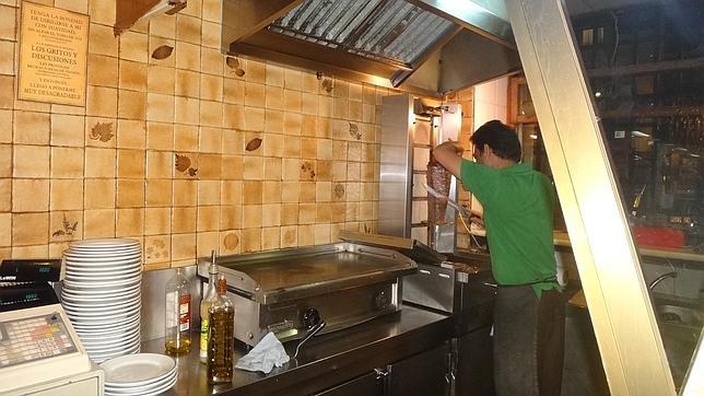 Uno de los restaurantes más antiguos donde se sirven kebabs en Madrid es el Ebla