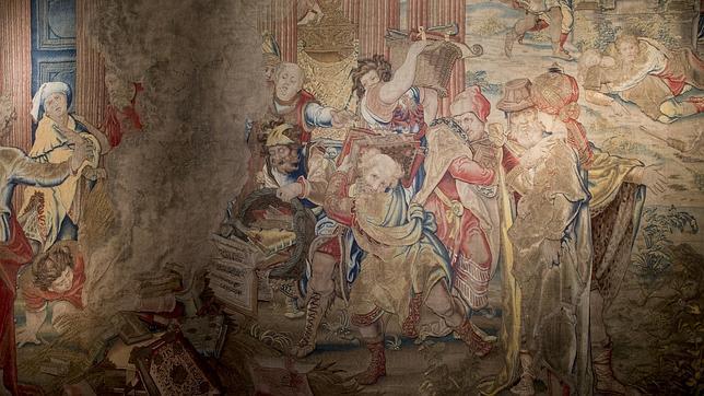 «San Pablo quemando los libros paganos», el tapiz de oro que perteneció a Enrique VIII, hoy expuesto en Murcia