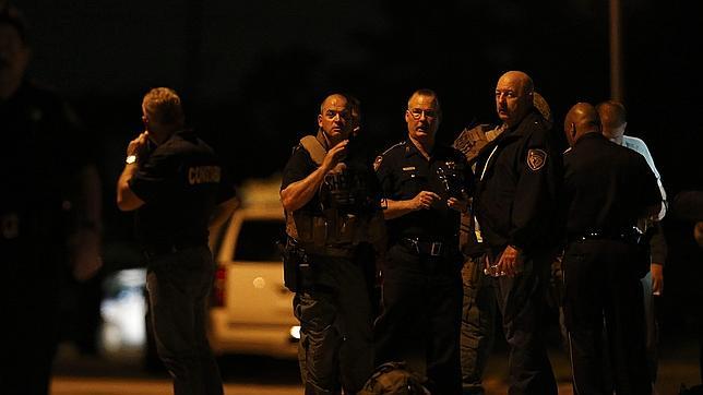 Mueren seis personas en un tiroteo en Houston
