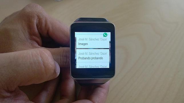 Así funciona WhatsApp en un «smartwatch» con Android Wear