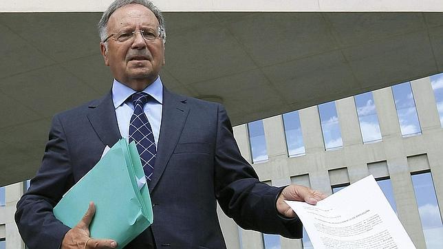 Manos Limpias asegura que coches oficiales llevaron dinero a bancos suizos durante el Gobierno de Pujol