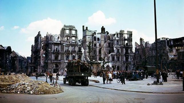 La que iba a ser capital del ‘Reich de los Mil Años’, Berlín, totalmente destruida, es el mejor símbolo de la catástrofe que se cirnió sobre Europa con la guerra