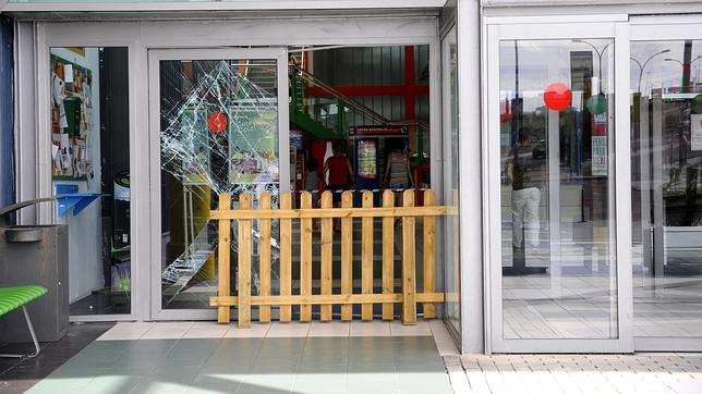 Asaltan una joyería del centro comercial «Puerta de Toledo» empotrando