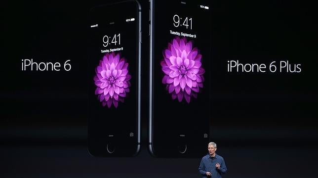 Tim Cook, consejero delegado de Apple, presenta los nuevos iPhone 6 y iPhone 6 Plus