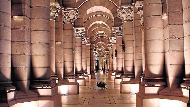 Catedral de La Almudena: mil cuerpos a sus pies